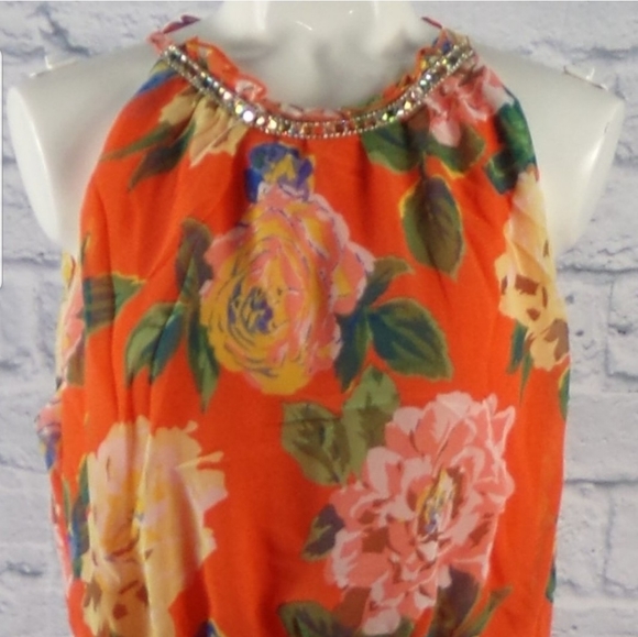 Sleeveless Dress - Picture 2 of 10